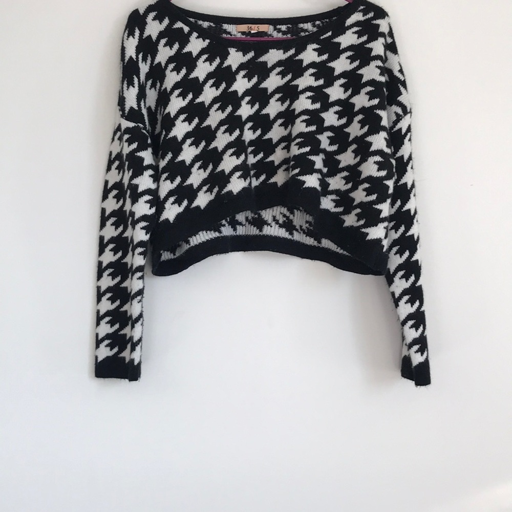 Cropped black and white sweater